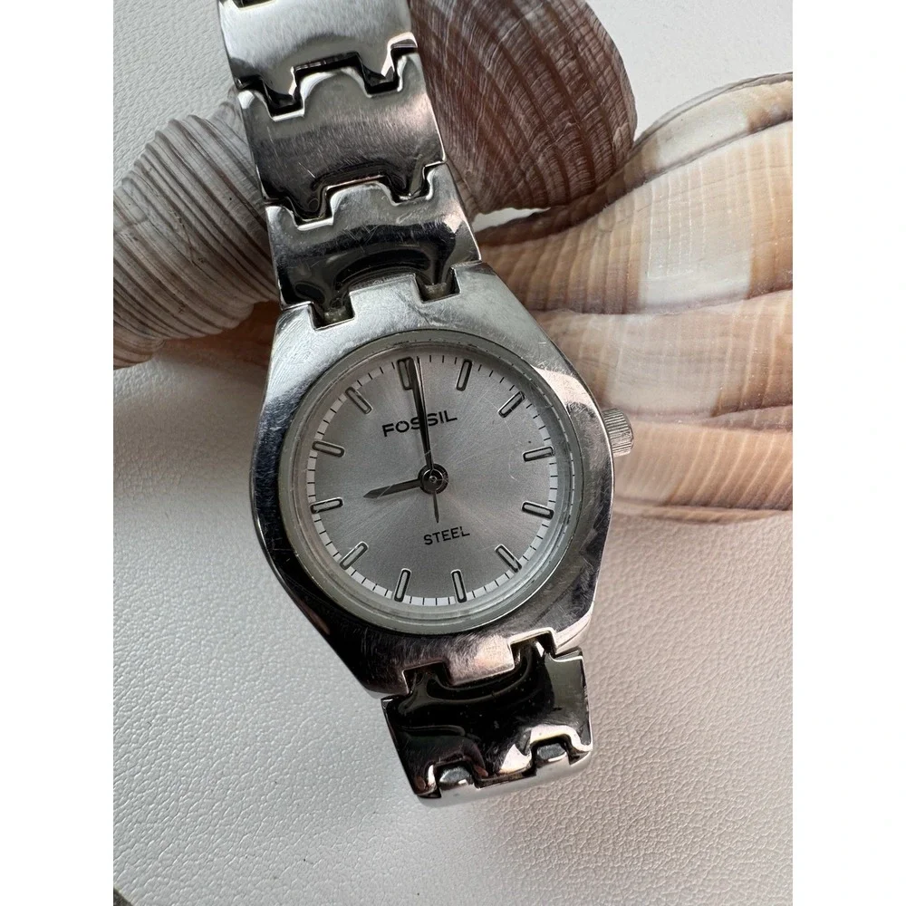Vintage Women's Fossil Steel Watch Silver Tone White Dial Quartz Working